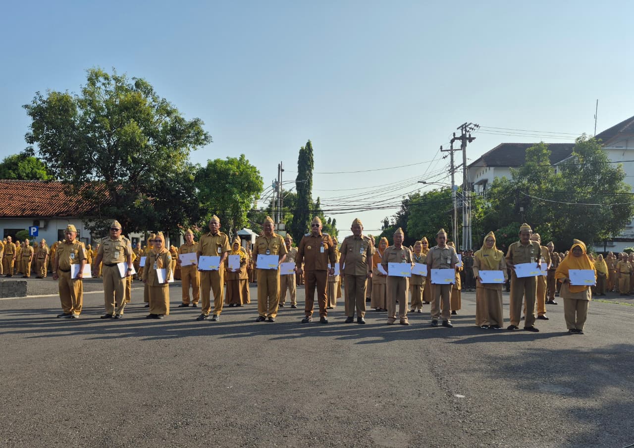 "Peringati Harganas ke-33, Wali Kota Tegal Serukan Gerakan 'Ayah Wajib Hadir' dan Tekankan Kedisiplinan ASN"