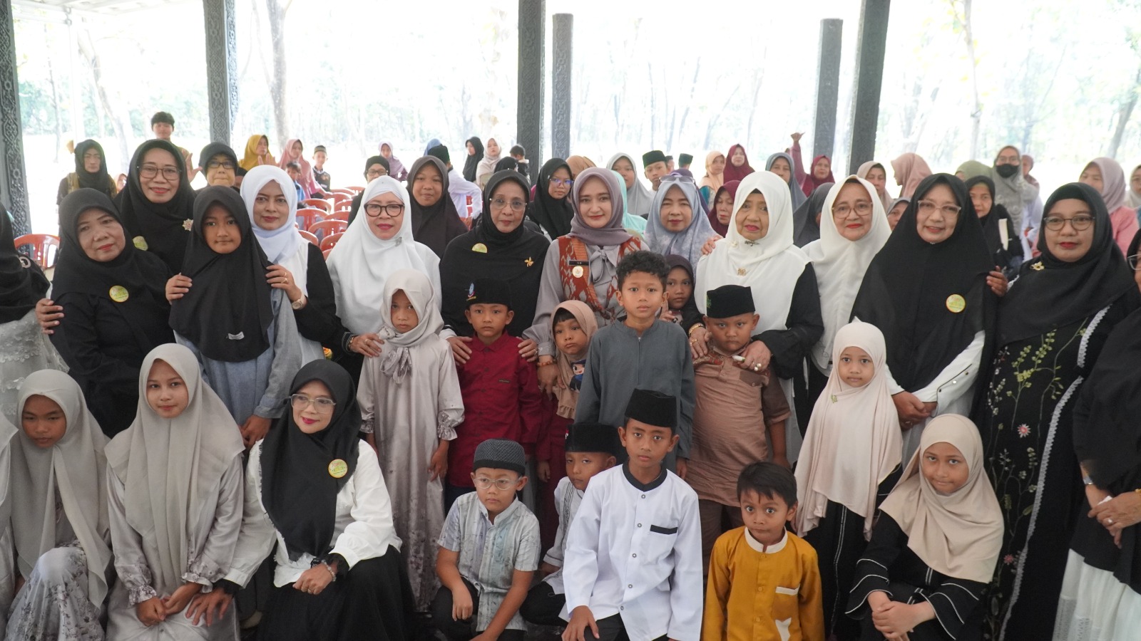 Berbagi Kebahagiaan Bersama Anak Yatim, Mba Iin Apresiasi RSU Islam Harapan Anda dan FSMT Kota Tegal