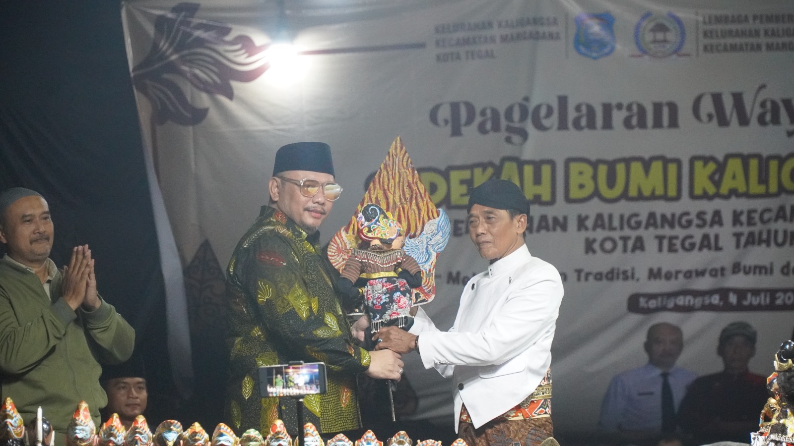 Jaga dan Lestarikan Tradisi Sedekah Bumi,  Wali Kota Apresiasi Masyarakat Kaligangsa