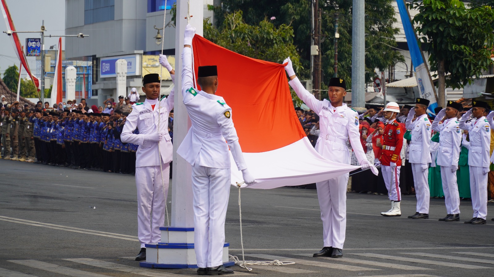 Wali Kota Tegal Pimpin Upacara Detik-detik Proklamasi HUT ke-81 RI di Jalan Pancasila
